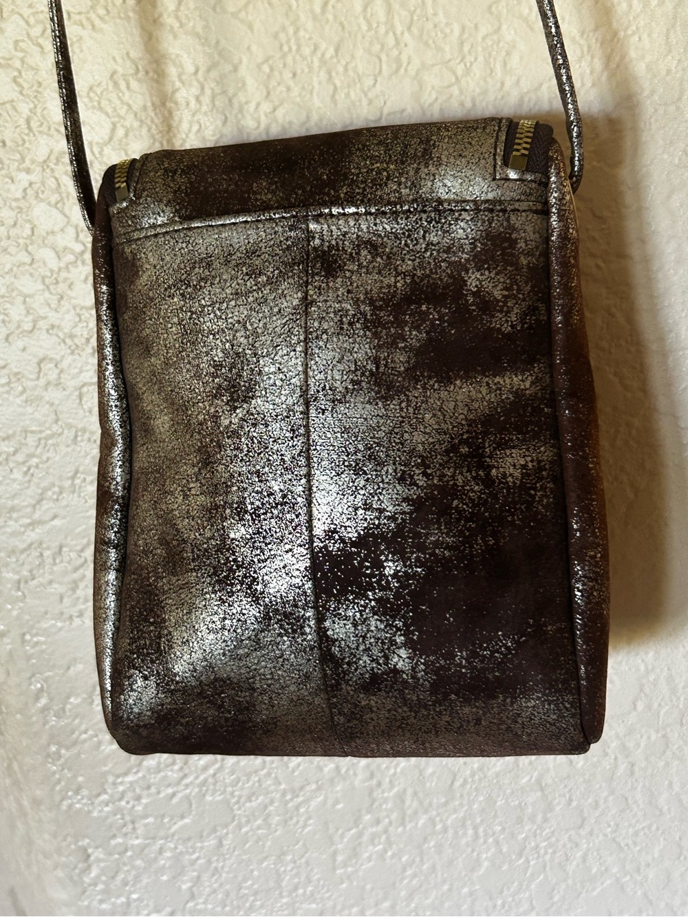 HOBO INTERNATIONAL Fern Metallic Shimmer Crossbody Bag with Brown/Gold Accents - Picture 14 of 17